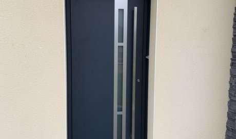 Pose et installation de porte d'entrée en alu à Saint-grégoire